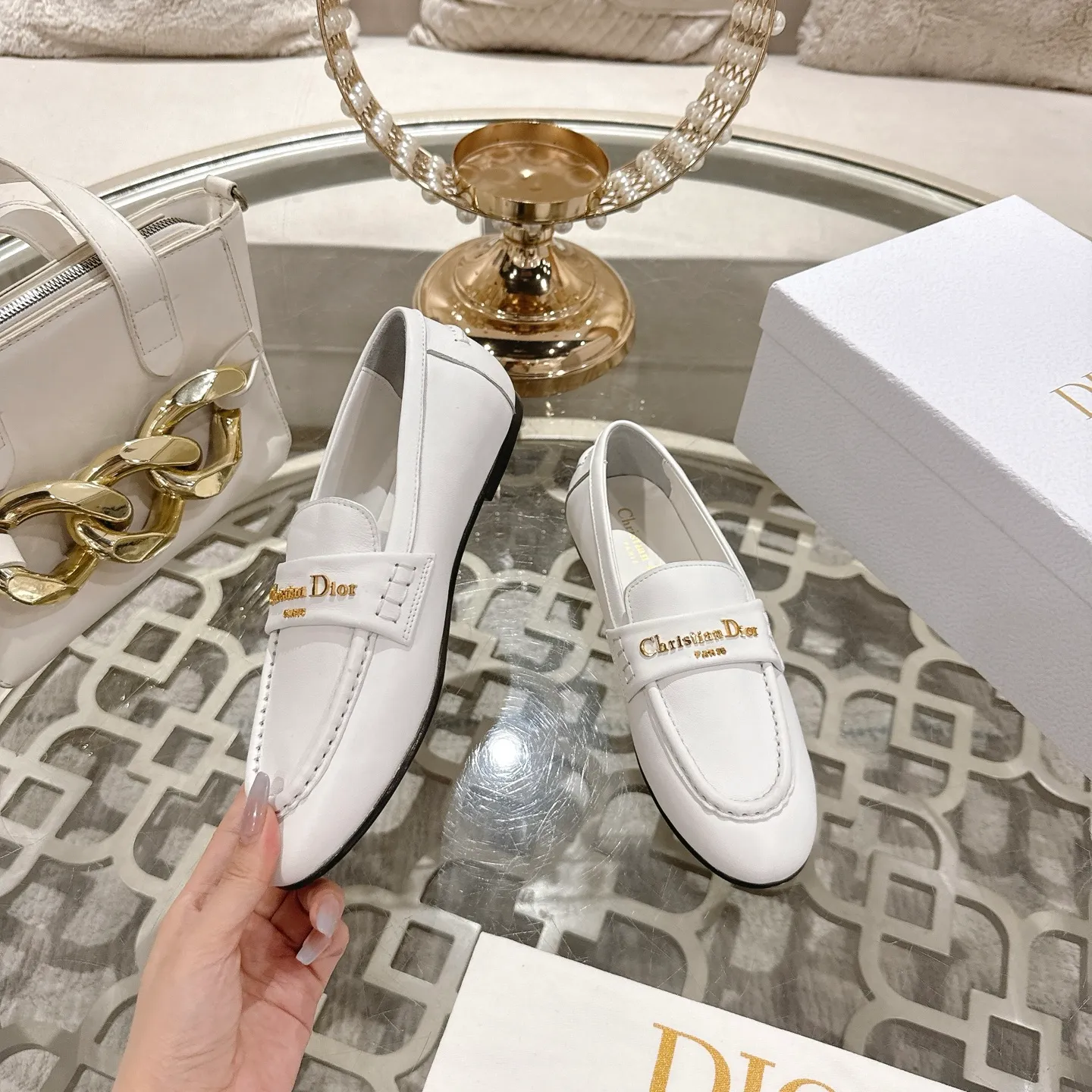 👟👟Ex-factory price 640👟👟 Dior Dior | 2025 ˢˢD Home 2025 spring and summer new products The latest popular slip-on letter buckle loafers series〰 Original purchase, development and production👍🏻This Dior loafer is carefully made of black smooth cow leather, and the front letter plate is decorated with a gold-toned Christian Dior Paris logo. Paired with a leather-injected outsole, it adds classic style to any casual look. Upper: original cowhide/cow suede, lining: cowhide, outsole: injection molded leather outsole imported from Italy, heel height: 1cm, size: 35-42 (customized at 40.41.42)